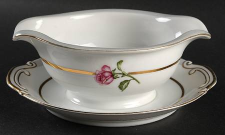 Carmen Gravy Boat with Attached Underplate