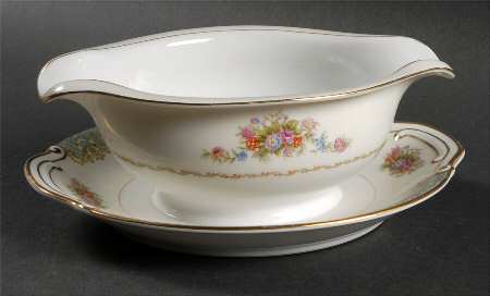 Cecelia Gravy Boat with Attached Underplate