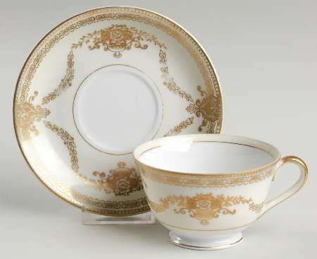 Duchesse Footed Cup & Saucer Set