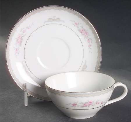 Edgewood Flat Cup & Saucer Set