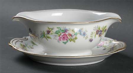 Flora Gravy Boat with Attached Underplate