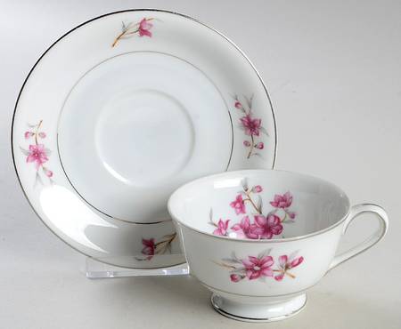 Georgia Footed Cup & Saucer Set