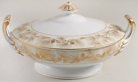 Pine Gold Round Covered Vegetable