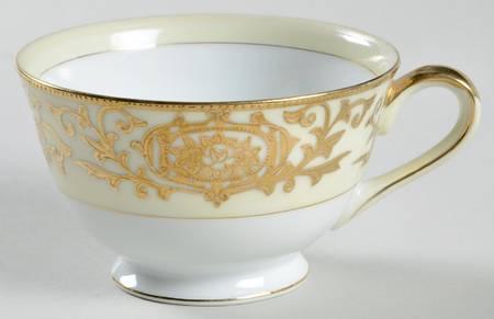 Regina Footed Cup