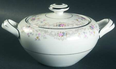 Rose Point Sugar Bowl & Lid
