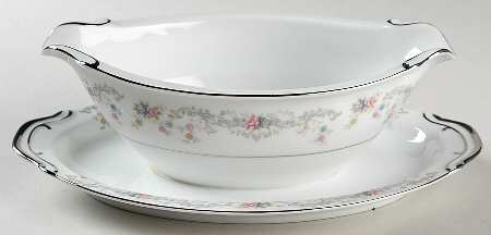 Rose Point Gravy Boat with Attached Underplate