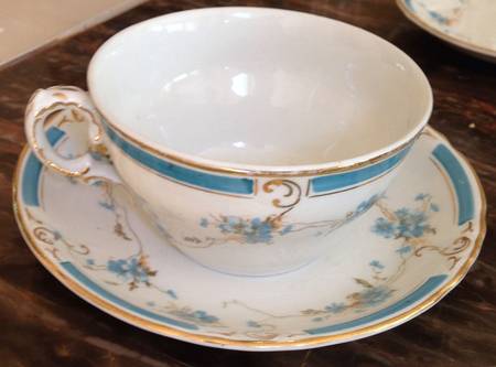 KNO416 Footed Cup & Saucer Set