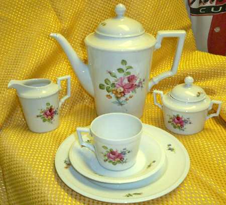 KAI8 Coffee Pot & Lid