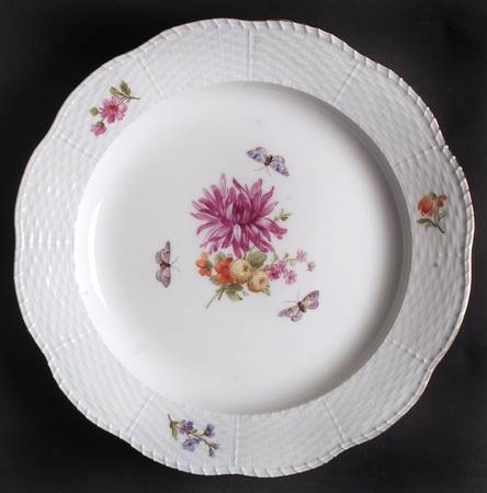 KPM74 Dinner Plate
