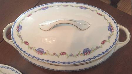KPM72 Oval Covered Vegetable