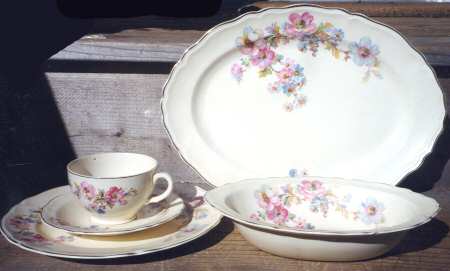 KNO371 9" Oval Vegetable Bowl