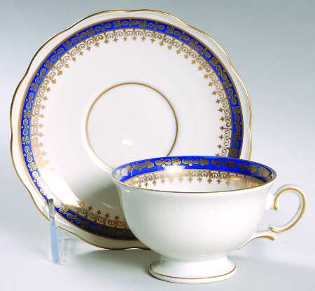 KPM81 Footed Cup & Saucer Set