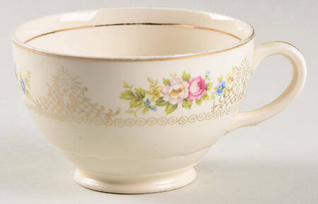KNO444 Footed Cup