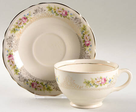 KNO444 Footed Cup & Saucer Set