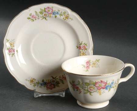 Isabella Footed Cup & Saucer Set