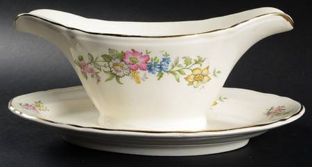 Isabella Gravy Boat with Attached Underplate