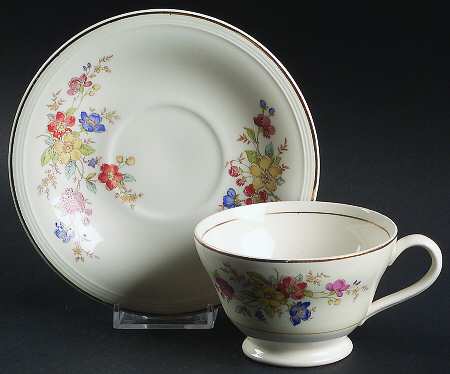KNO455 Footed Cup & Saucer Set