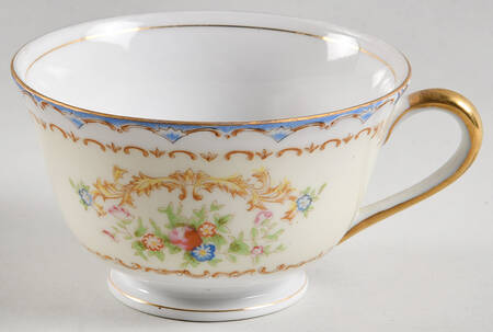 KON73 Footed Cup