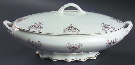 KNO462 Oval Covered Vegetable