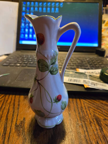 Strawberry (Green Trim, No Butterflies) 6" Bud Vase