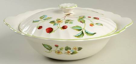 Strawberry (Green Trim, No Butterflies) Round Covered Vegetable