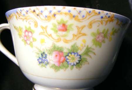 KON79 Footed Cup