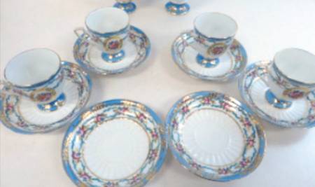 KPM91 Footed Cup & Saucer Set