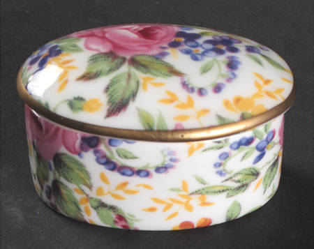 Rosalynde(Granville, New, Globestp) Round Pill Box with Lid