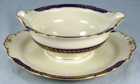 Tremont Gravy Boat with Attached Underplate
