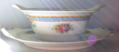 KPM105 Gravy Boat with Attached Underplate