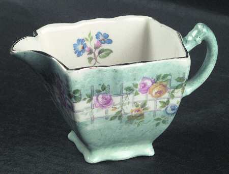 Capri (Scalloped) Creamer