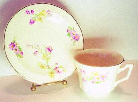 KNO691 Flat Cup & Saucer Set