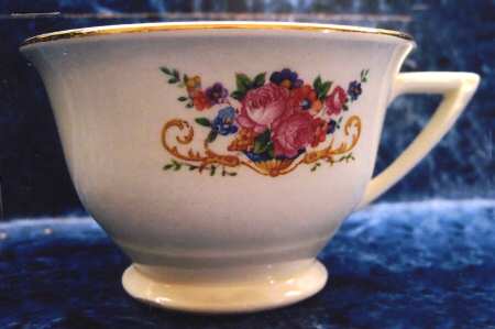 KNO695 Footed Cup