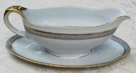 4639 Gravy Boat with Attached Underplate
