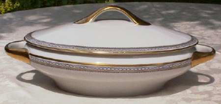 4639 Oval Covered Vegetable