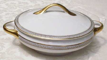 4639 Round Covered Vegetable