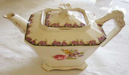 Fenton Teapot & Lid