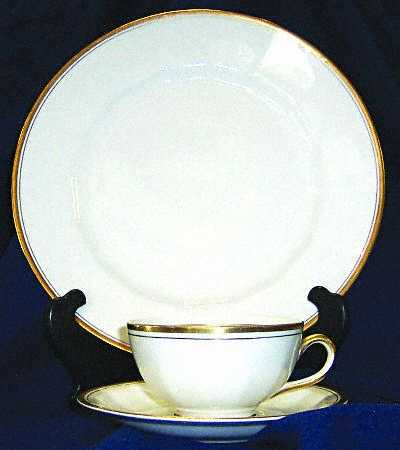 Kno752 Flat Cup & Saucer Set