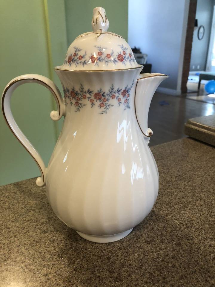 Brigette Coffee Pot & Lid