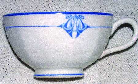 KNO796 Footed Cup
