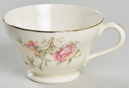 KNO810 Footed Cup