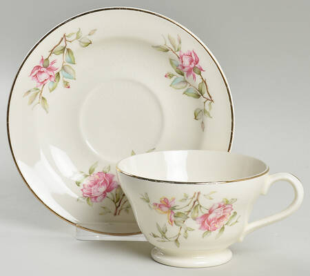 KNO810 Footed Cup & Saucer Set