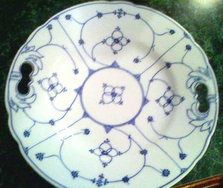 KKP3 Handled Cake Plate