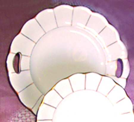 538 Handled Cake Plate