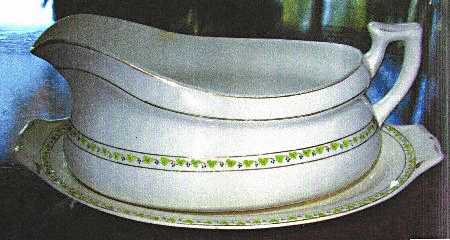 KNO840 Gravy Boat & Underplate