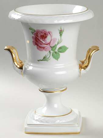 1531 9" Urn Shaped Vase