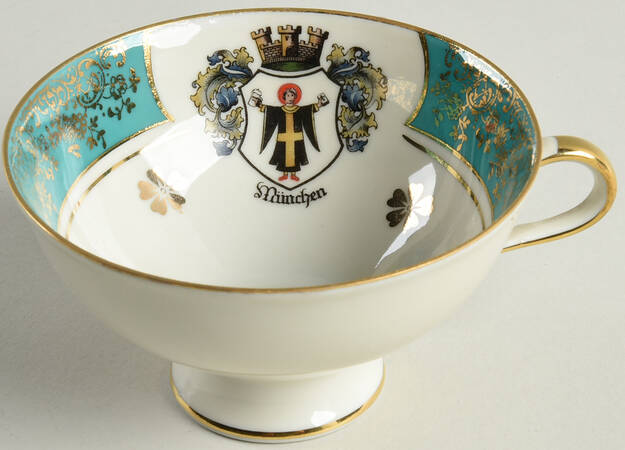 KU4 Footed Cup