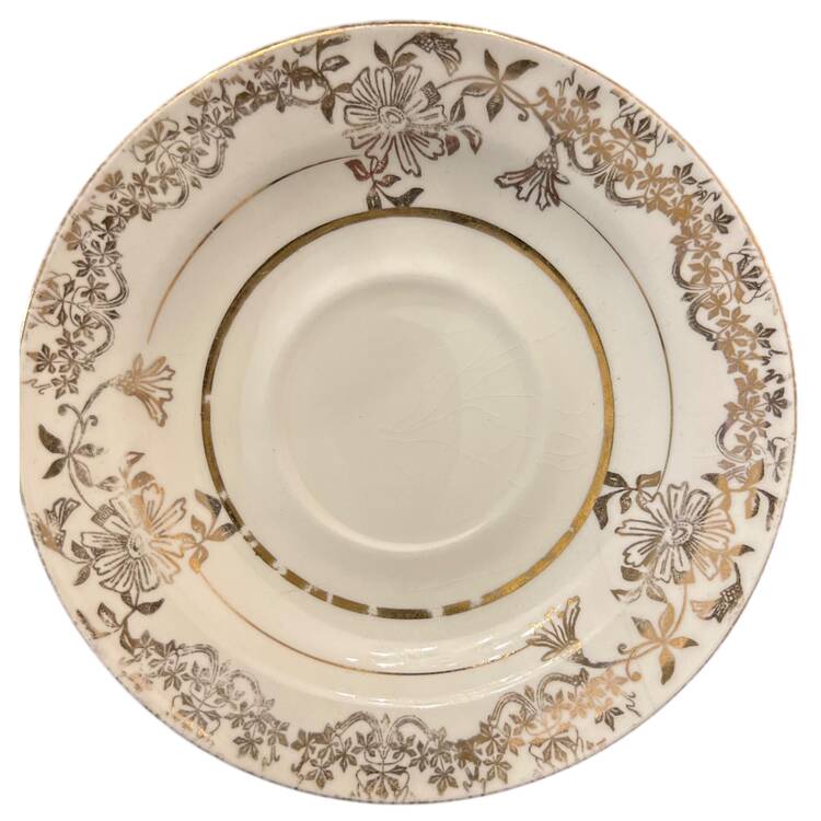 KNO853 Footed Cup & Saucer Set