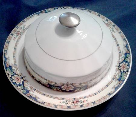KNO862 Round Covered Butter