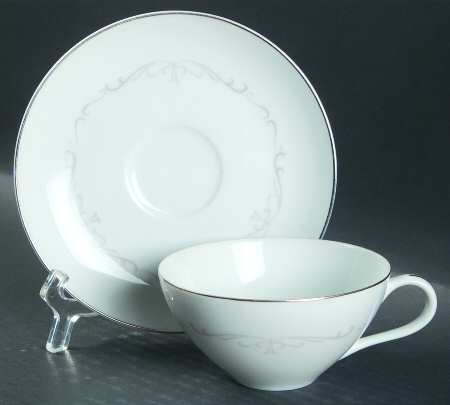 TRIANON Flat Cup & Saucer Set